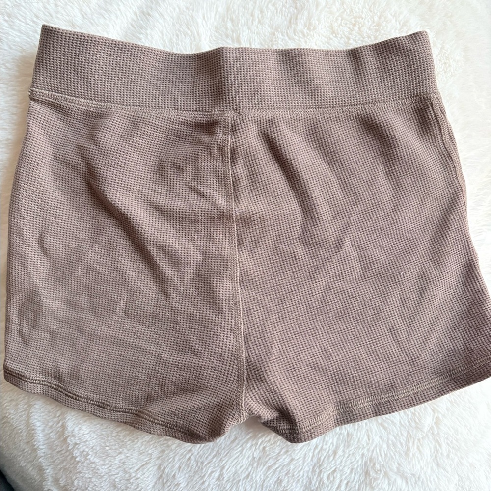 ALO Yoga Taupe Waffle Knit Shorts - Picture 2 of 3